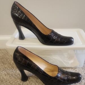 Sophisticated Black Crocodile Pattern Heels